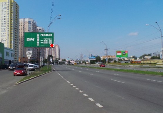 Фото рекламної площини за адресою Саперно-Слободская ул., 26 (на разделителе)