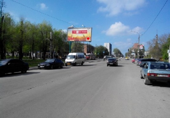 Фото рекламної площини за адресою Моторостроителей ул. - Красная ул.