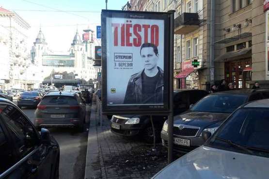 Фото рекламной плоскости по адресу Велика Васильківська вул.,  навпроти буд. №19  (кинотеатр "Київ" (летом зонтики!))