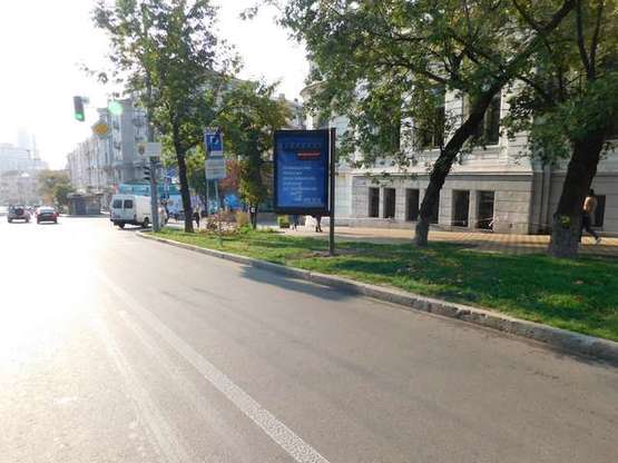 Фото рекламної площини за адресою Льва Толстого вул., 7 Фото рекламної площини за адресою Льва Толстого вул., 7