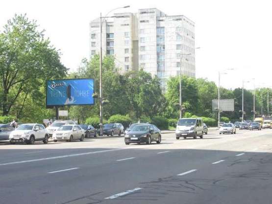Фото рекламної площини за адресою Голосіївський просп., 59: поліклініка №10 (в напр. Голосіївської пл. )
