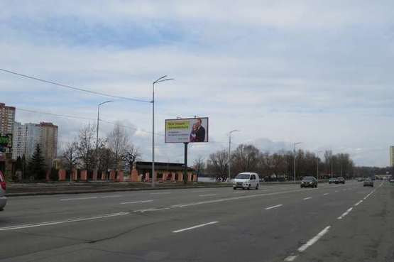 Фото рекламной плоскости по адресу Ревуцького вул., : розподільник навпроти буд. №4 (в напр. Солнечного озера)