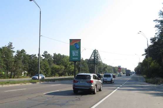 Фото рекламної площини за адресою Броварський просп., на розподілювачі №4 (в напрямку Броварів)