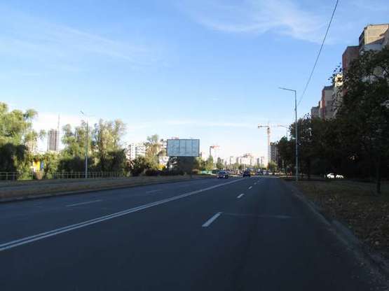 Фото рекламной плоскости по адресу Райдужна вул., напроти №7