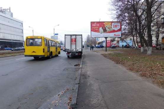 Фото рекламной плоскости по адресу Автозаводська вул., 25 (в напрямку Луговой вул.)