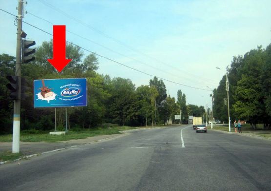 Фото рекламной плоскости по адресу Сечеславский путь ул. (бывш. Днепропетровская ул.) / пр. Конституции, на светофоре, поворот на музей "Азот", из центра