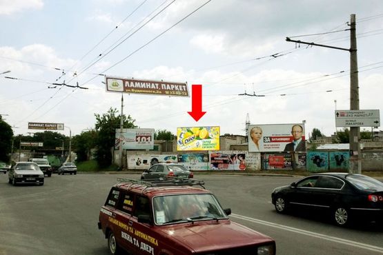 Фото рекламної площини за адресою Нефтянников ул. / Макарова ул. Фото рекламної площини за адресою Нефтянников ул. / Макарова ул.