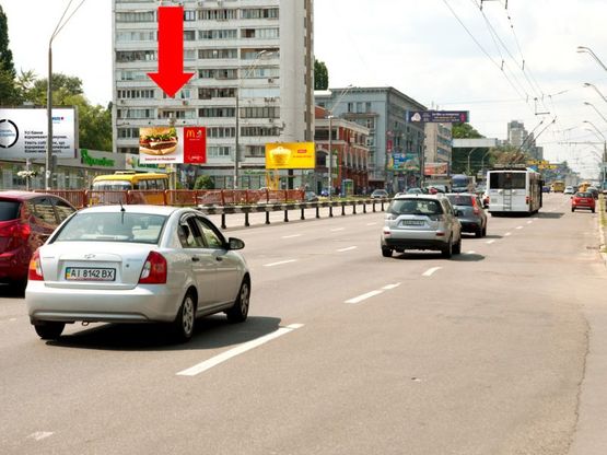 Фото рекламной плоскости по адресу Победы пр., 25, рядом "Интертоп", "Фокстрот", из центра