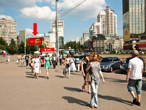 Фото рекламної площини за адресою Победы пл., возле центрального входа в Цирк, в центр Фото рекламної площини за адресою Победы пл., возле центрального входа в Цирк, в центр