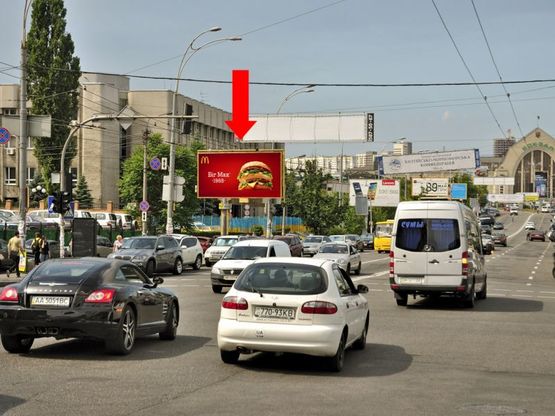 Фото рекламної площини за адресою Петлюры ул., 25, (бывш. Коминтерна ул.) напротив автостоянки