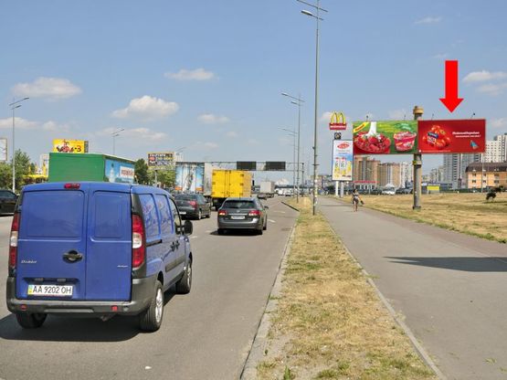 Фото рекламної площини за адресою Бажана пр. / Гришка ул., 1/ 2, напротив, из центра, правый