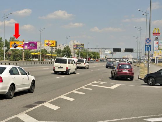 Фото рекламной плоскости по адресу Бажана пр., 100м от Гмыри ул., из центра, левый