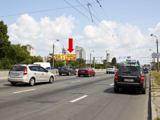 Фото рекламної площини за адресою Бандеры пр. (бывш. Московский пр.), напротив ТЦ "Метро", из центра, правый