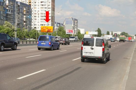 Фото рекламної площини за адресою Бажана пр., 7, напротив, из центра