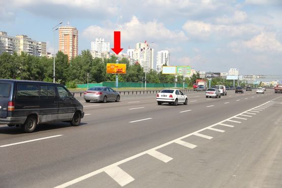 Фото рекламной плоскости по адресу Бажана пр., ст. м. "Осокорки", 80м от выезда на Днепровскую Набережную, из центра
