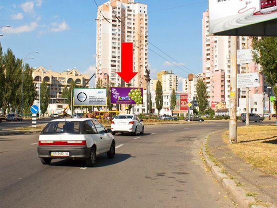 Фото рекламной плоскости по адресу Героев Сталинграда пр. / Малиновского. ул. , разделитель, пл. Сантяго де Чили, в сторону ж/ м "Оболонские Липки"