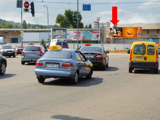 Фото рекламної площини за адресою Межигорская ул. / Новоконстантиновская ул., в сторону Оболони, Бандеры пр. (бывш. Московский пр.), левый