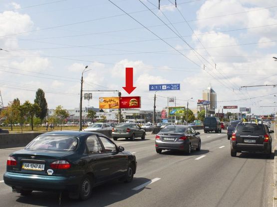 Фото рекламной плоскости по адресу Бандеры пр. (бывш. Московский пр.), напротив ТЦ "Метро", в центр, правый