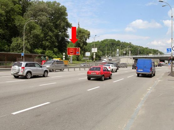 Фото рекламной плоскости по адресу Надднепрянское шоссе, перед мост Патона, в сторону Почтовая пл.