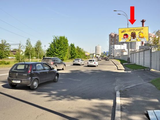 Фото рекламной плоскости по адресу Гринченко ул., фабрика "Roshen", 100м к жд переезду, в сторону Саперно-Слободская ул.