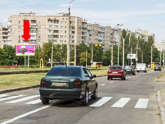 Фото рекламної площини за адресою Симиренка ул., 16, в сторону рынка, ТРЦ "Караван"