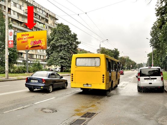 Фото рекламної площини за адресою Вышгородская ул., 38, напротив ЖК "Паркове місто", в сторону центра