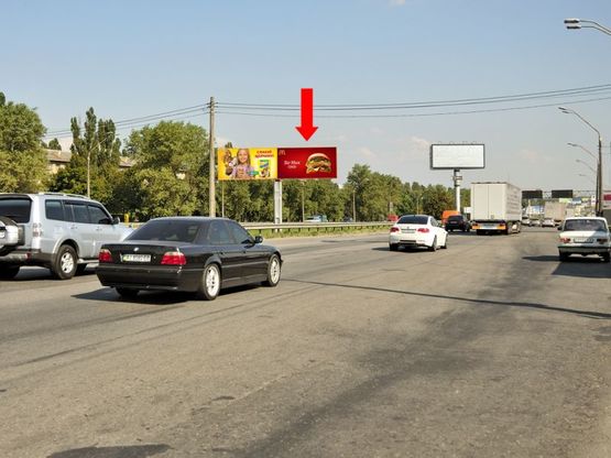 Фото рекламної площини за адресою Кольцевая дорога - Зодчих ул., 30, разделитель, возле рынка "Борщаговский", в сторону Одесская пл., правая