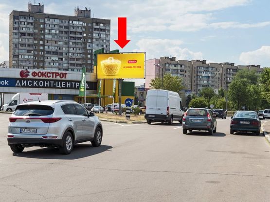 Фото рекламной плоскости по адресу Вербицкого ул. / Декабристов ул., на разделителе, возле супермаркетов "Велика Кишеня", "Фокстрот"