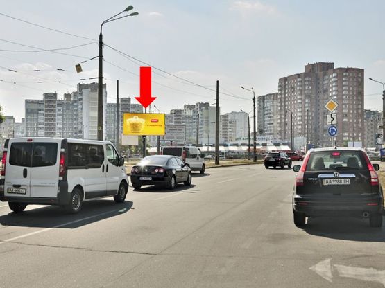 Фото рекламної площини за адресою Ревуцкого ул. / Тростянецкая ул., разделитель, возле супермаркета "Billa"