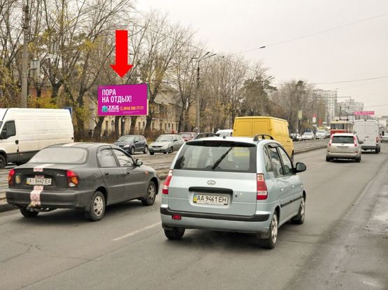 Фото рекламной плоскости по адресу Хоткевича ул. (бывш. Красногвардейская ул.), 8/ 29, напротив супермаркета "Новус", в сторону ст. м. "Черниговская"