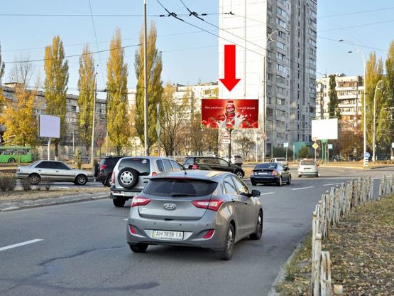 Фото рекламної площини за адресою Героев Днепра ул. / Гайдай ул., разделительная клумба, в сторону ст. м. "Героев Днепра", Богатырской ул., Полярной