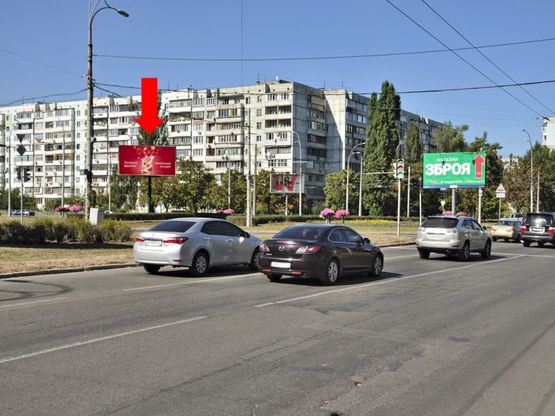 Фото рекламної площини за адресою Тимошенко ул. / Малиновского. ул., на клумбе, со стороны Малиновского. ул.