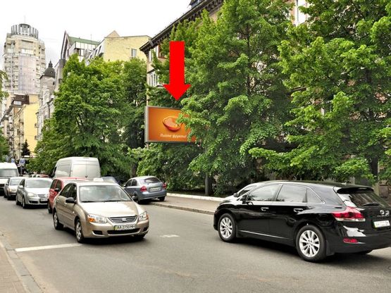 Фото рекламної площини за адресою Хмельницкого ул., 61 / Гончара ул., в сторону Крещатик ул.