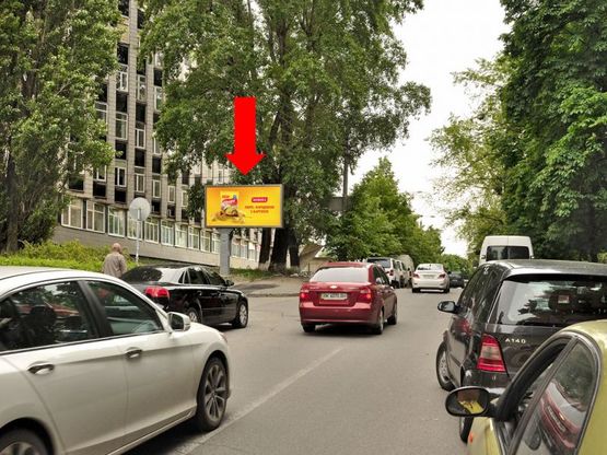 Фото рекламной плоскости по адресу Предславинская ул. / Новопечерский пер., возле Дворец Украина, в сторону Тверская ул.