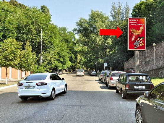 Фото рекламной плоскости по адресу Кудрявский спуск, 4-А, напротив, в сторону Сечевых Стрельцов ул. (бывш. Артема ул.)