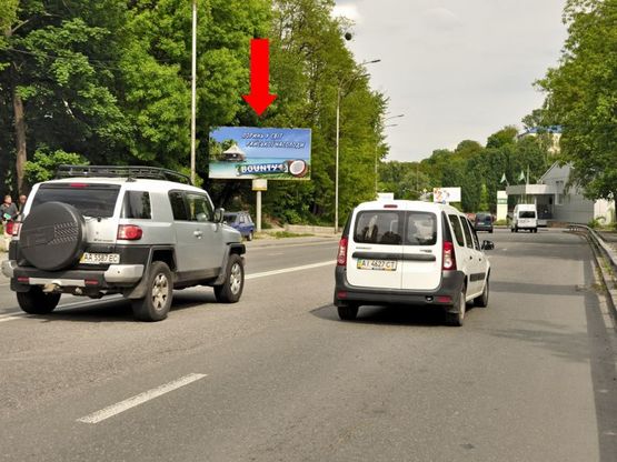 Фото рекламної площини за адресою Кировоградская ул., 25, перед автосалоном "Ленд Ровер", в сторону Гринченка ул.
