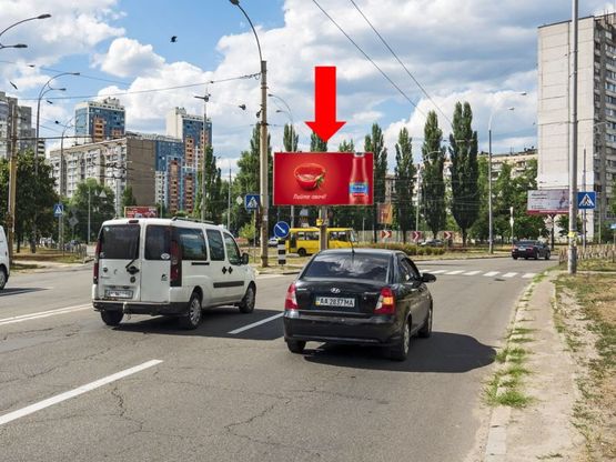 Фото рекламної площини за адресою Героев Днепра ул. / Гайдай ул., на клумбе, в сторону ст. м. "Героев Днепра", Богатырская ул., Полярная ул.
