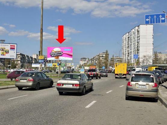 Фото рекламної площини за адресою Оболонский пр. / Малиновского ул., разделитель, ст. м. "Оболонь", в сторону ст. м. "Минская"