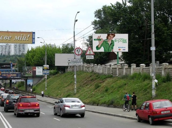 Фото рекламної площини за адресою Федорова ул., 34 / Антоновича ул. (бывш. Горького ул.) / Гринченка ул.
