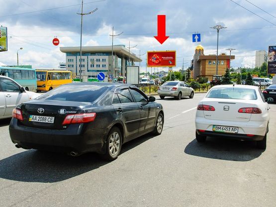 Фото рекламной плоскости по адресу Огиенка ул. (бывш. Лукашевича ул.) / Кирпы ул., разделитель, напротив ТЦ "Симпатик", в сторону Липковского ул. (бывш. ул. Урицкого)