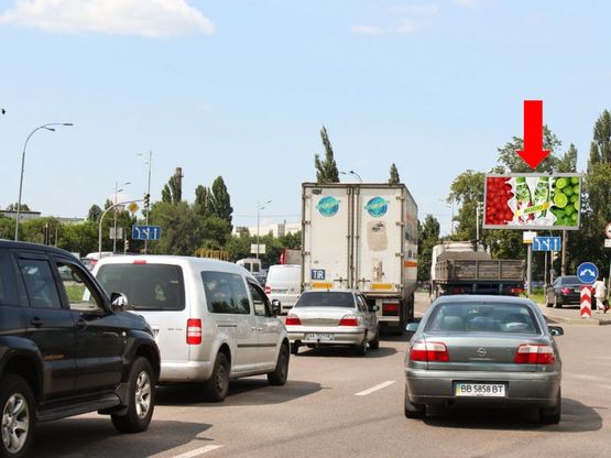 Фото рекламної площини за адресою Харьковская пл., разделитель, возле АЗС "Укравто", в сторону ст. м. "Харьковская"