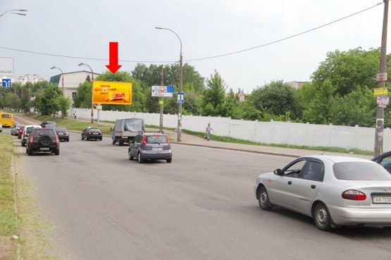 Фото рекламной плоскости по адресу Гавела бул. (бывш. Лепсе бул.), 22А / Комарова пр., роддом "Isida", в сторону Отрадный пр.