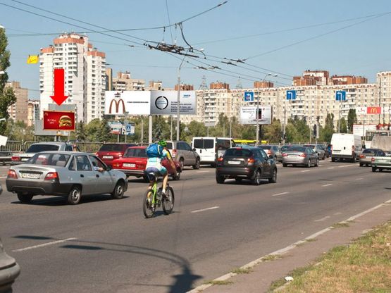 Фото рекламної площини за адресою Перова бул., съезд на Ватутина пр., разделитель, в сторону Петровки