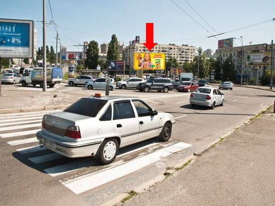 Фото рекламної площини за адресою Воздухофлотский пр., съезд перед мостом на Победы пр., напротив банка "Райффайзен банк Аваль", в сторону Цирка