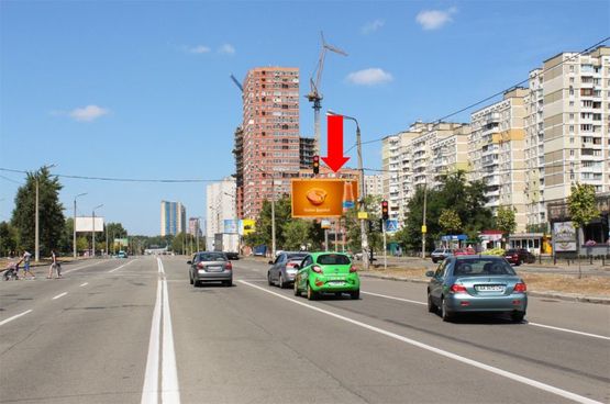 Фото рекламной плоскости по адресу Ревуцкого ул., 15, через дорогу, разделитель, в сторону ресторана "Хата Рыбака"