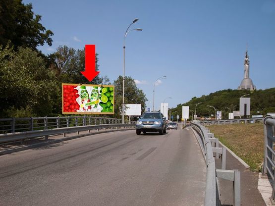 Фото рекламной плоскости по адресу Дружбы Народов бул. / Наднепрянское шоссе, развязка на мост Патона, в сторону Дружбы Народов бул.