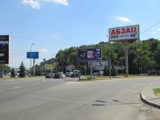 Фото рекламної площини за адресою Площадь ГВОВ разделитель (Старонаводницкая/Мазепы)