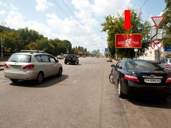 Фото рекламной плоскости по адресу Победы пр., 90/ 1 - Александровская ул., 100 м. до супермаркета "Фуршет", ст. м. "Нивки", из центра Фото рекламной плоскости по адресу Победы пр., 90/ 1 - Александровская ул., 100 м. до супермаркета "Фуршет", ст. м. "Нивки", из центра