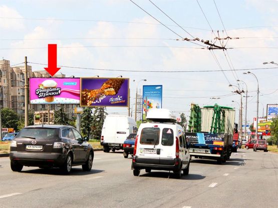 Фото рекламной плоскости по адресу Ватутина пр. / Перова бул., разделитель, в сторону ст. м. "Почайна" (бывш. ст. м. "Петровка"), левая