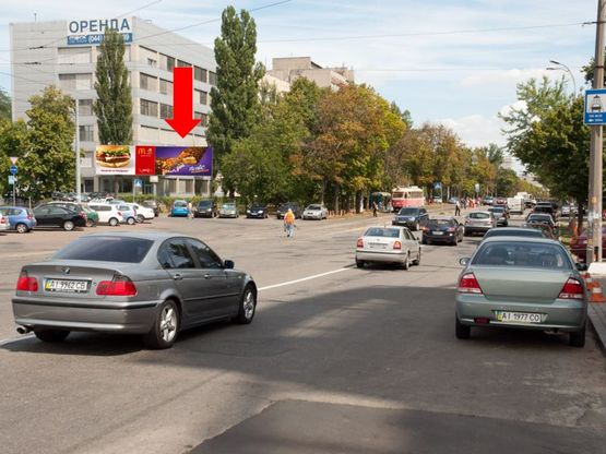 Фото рекламної площини за адресою Дегтяревская ул., 50-52 / Оранжерейная ул., автосалон "Audi", в сторону ст. м. "Лукьяновская", правая